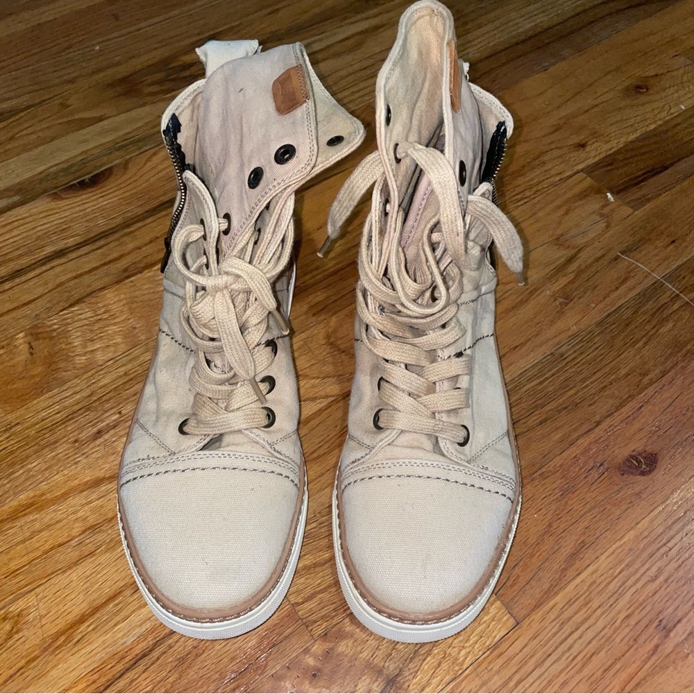 Levi’s size ten canvas sneakers.